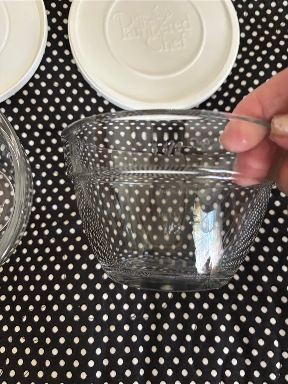 Like new! Pampered Chef Clear Glass Prep Bowls with White Lids - Set of 2